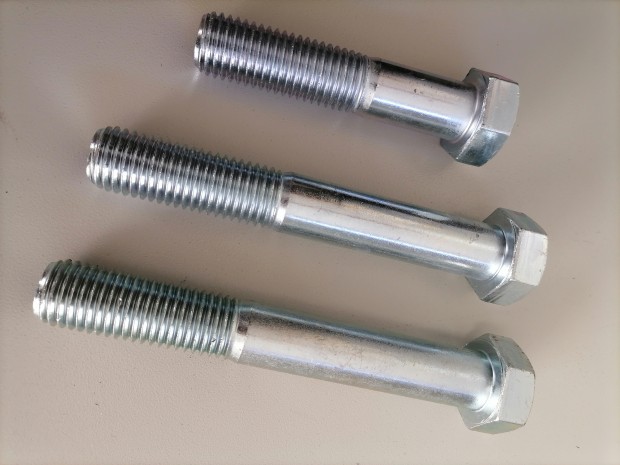 Hatlapfejű csavarok M24